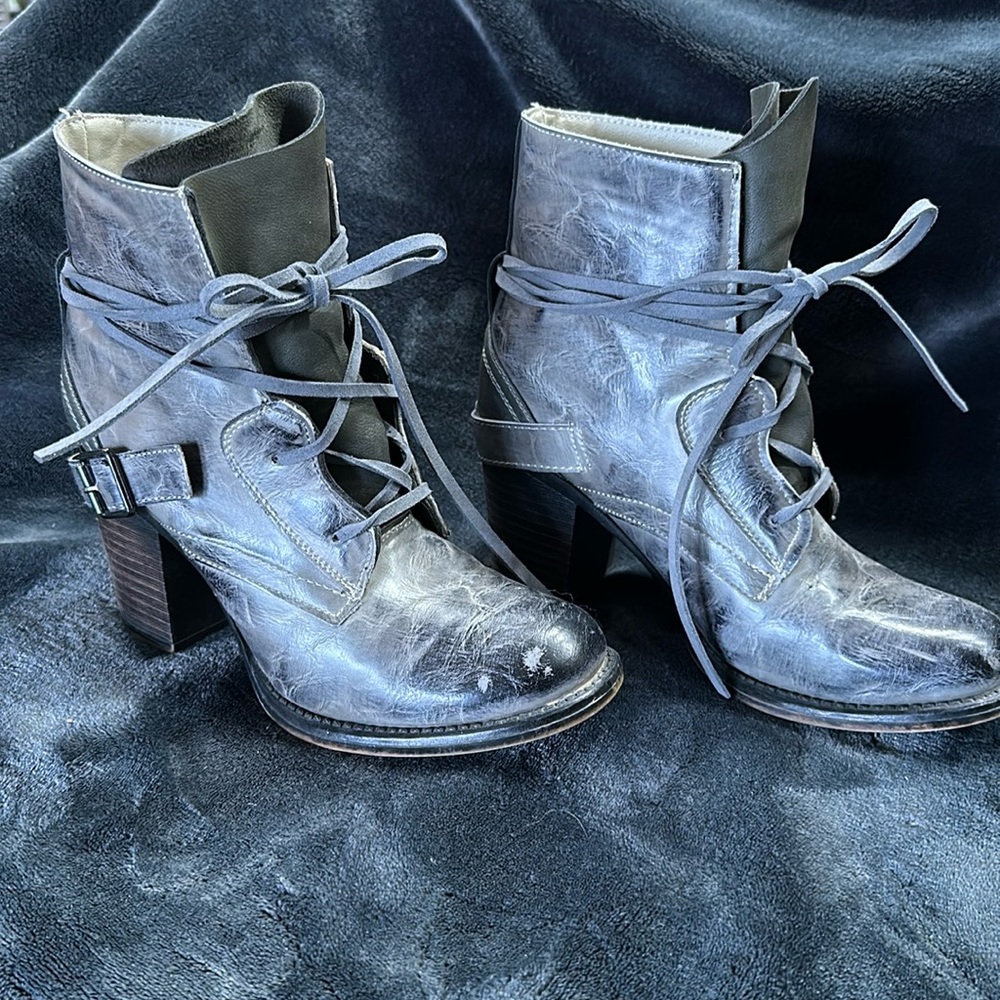 Gently used Maurices boots